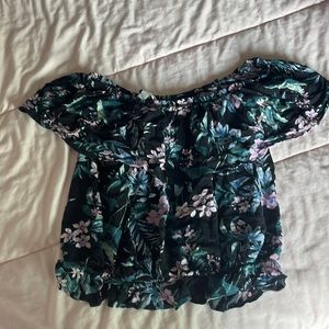 Off the Shoulder American Eagle shirt Size S Super cute!!